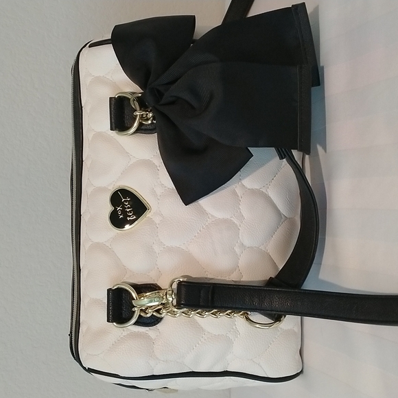 XOX BETSY JOHNSON PURSE Cream, Black, and Gold Heart Bag. - Picture 2 of 14
